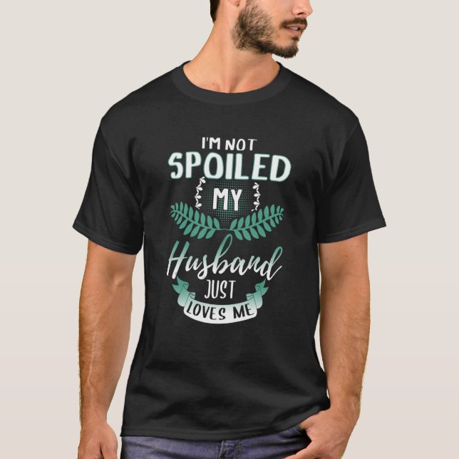 Camiseta I'm not spoiled my husband just loves me Wife  1 (Frente)