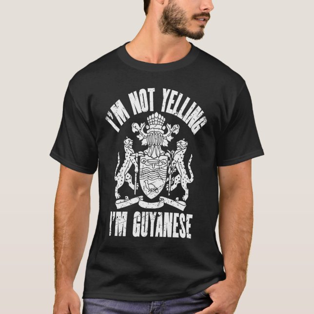 Camiseta I'm Not Yelling I'm Guyanese Retro Distressed Guya (Frente)