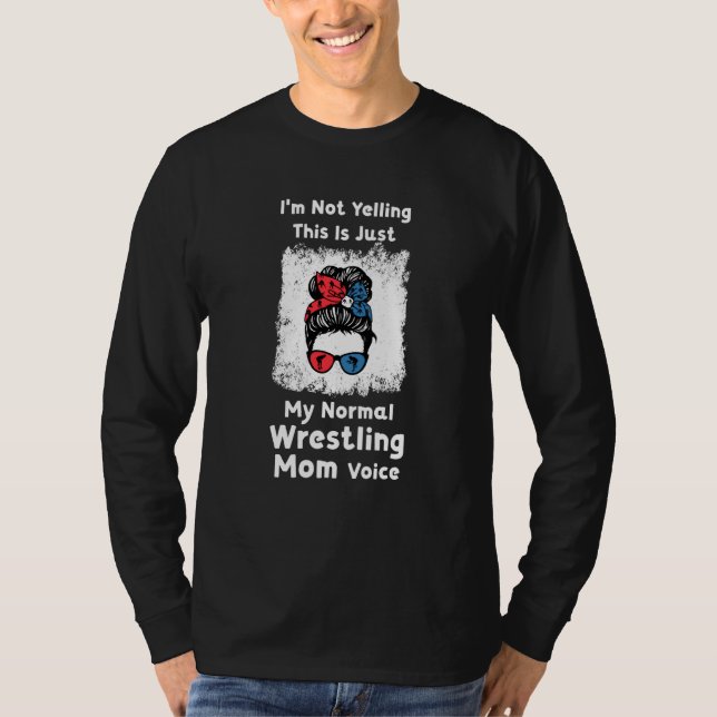 Camiseta I'm not yelling this is me normal wrestling mom wr (Frente)