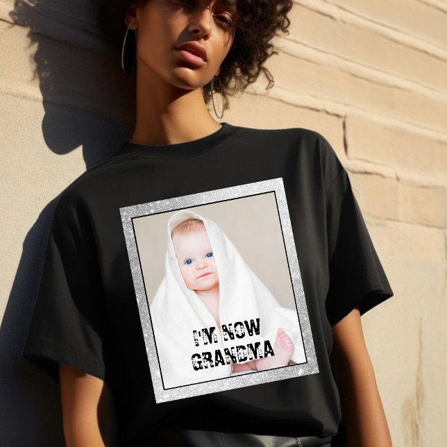 Camiseta I'M NOW GRANDMA & custom grandchild photo (Criador carregado)
