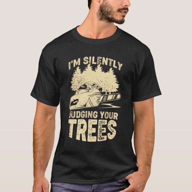 Camiseta I'm Silently Judging Your Trees Arborist Gift (Frente)