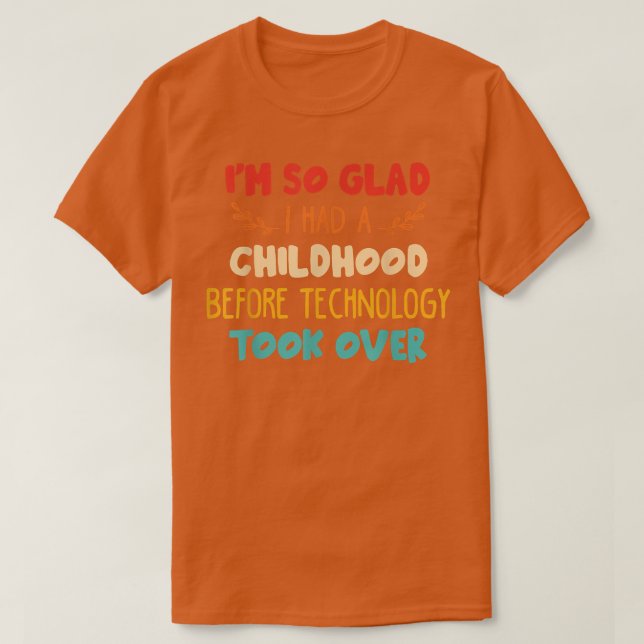 Camiseta I'm So Glad I Had A Childhood Before Technology To (Frente do Design)