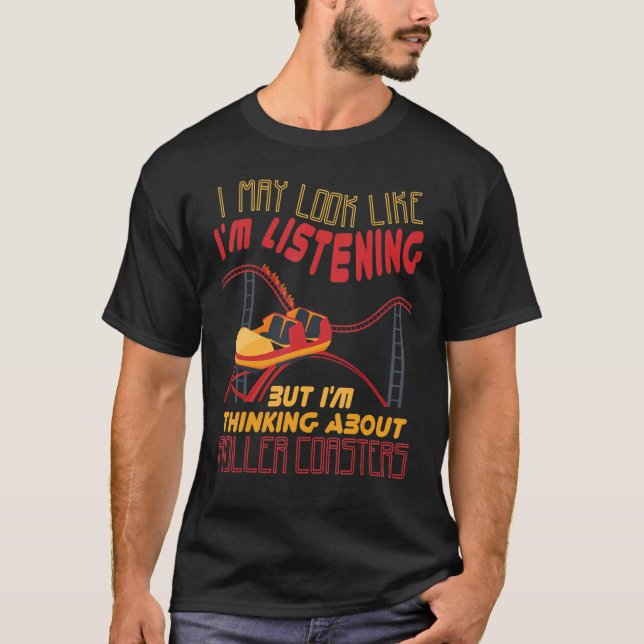 Camiseta I'm Thinking About Roller Coasters Carnival Amusem (Frente)
