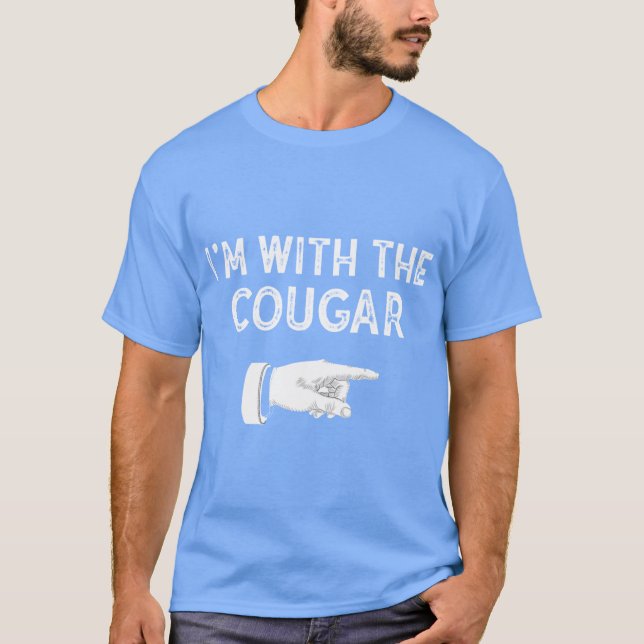 Camiseta Im With The Cougar Matching Cougar Costume Hallowe (Frente)