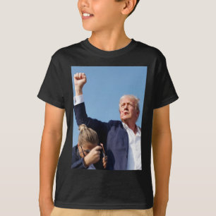 Camiseta Imagem Atirando Um Homem E Uma Armação Fica Lá Inf