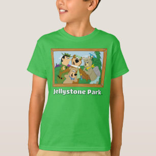 Camiseta Imagem da Floresta Enquadrada por Yogi Bear e Amig
