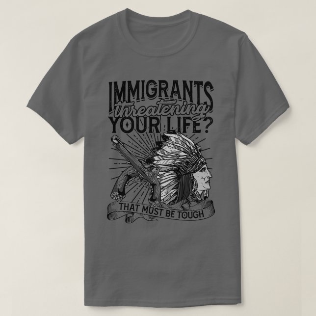 Camiseta Imigrantes ameaçando seu Indígenas de vida  (Frente do Design)