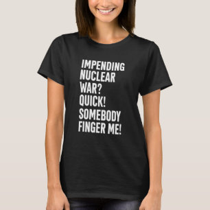 Camiseta Iminente Guerra Nuclear Rápida Alguém Me Dedica Ap