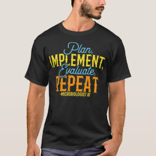 Camiseta IMPLICAÇÃO DO PLANO Microbiólogo AVALIAR REPEAT Mi