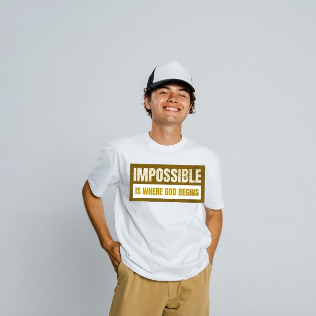 Camiseta Impossível é Onde Deus Começa - Fé Cristã (Criador carregado)