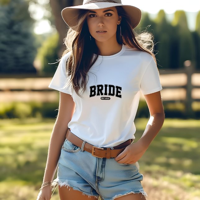 Camiseta Impressão de 2025 da legal Retro Bride (Cool Retro Bride 2025 Print Woman T-Shirt)