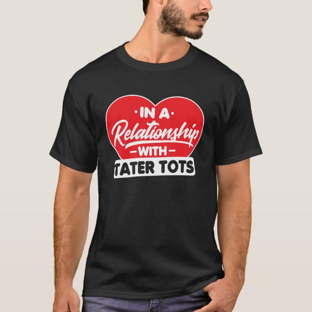 Camiseta In a Relationship with Taters Tots   Tater Tots (Frente)