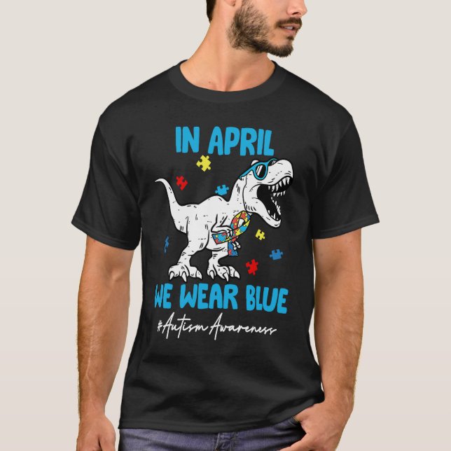 Camiseta In April We Wear Blue Autism Awareness Puzzle Dino (Frente)