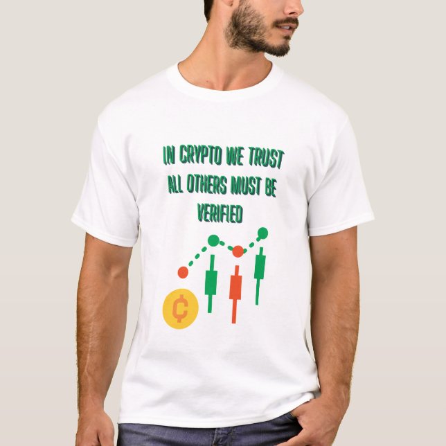 Camiseta In Crypto We Trust Bold Typography Design  (Frente)