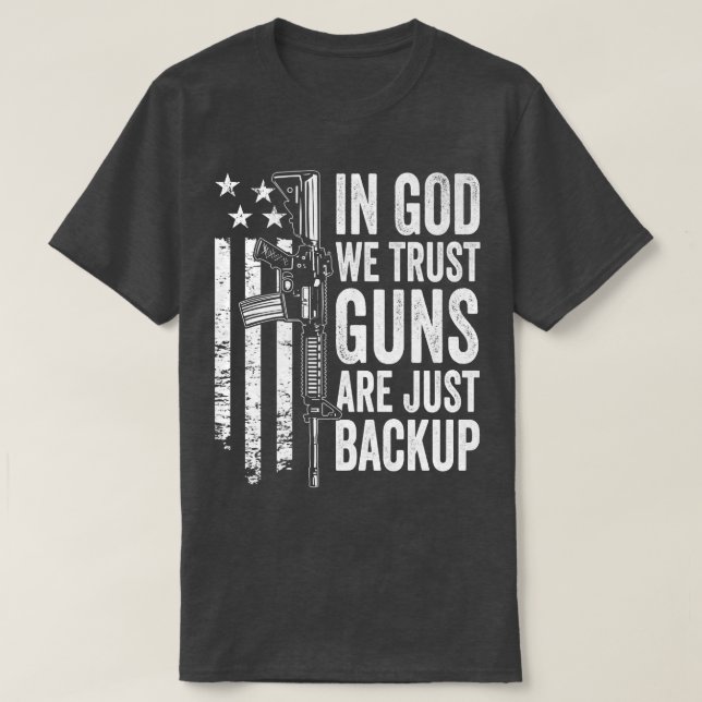 Camiseta In God We Trust Guns Are Just BackupUSA Pro Gun Ch (Frente do Design)