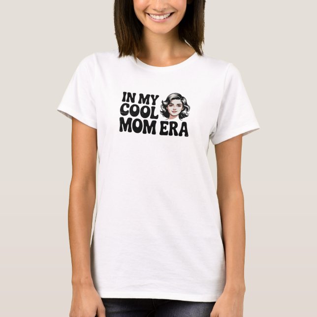 Camiseta In My Cool Mom Era Trendy Motherhood Graphic (Frente)