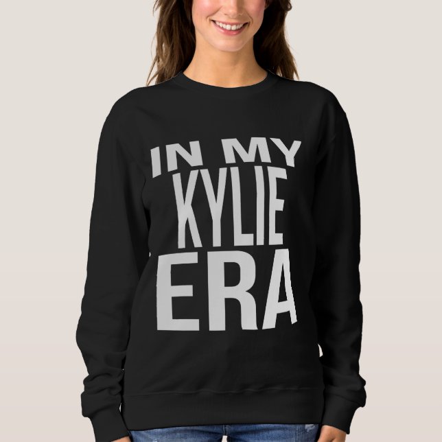 Camiseta In My Kylie Era Family Reunion Squad First Last Na (Frente)