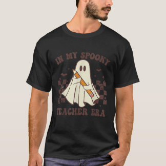 Camiseta In My Spooky Teacher Era Groovy Hippie Retro Ghost