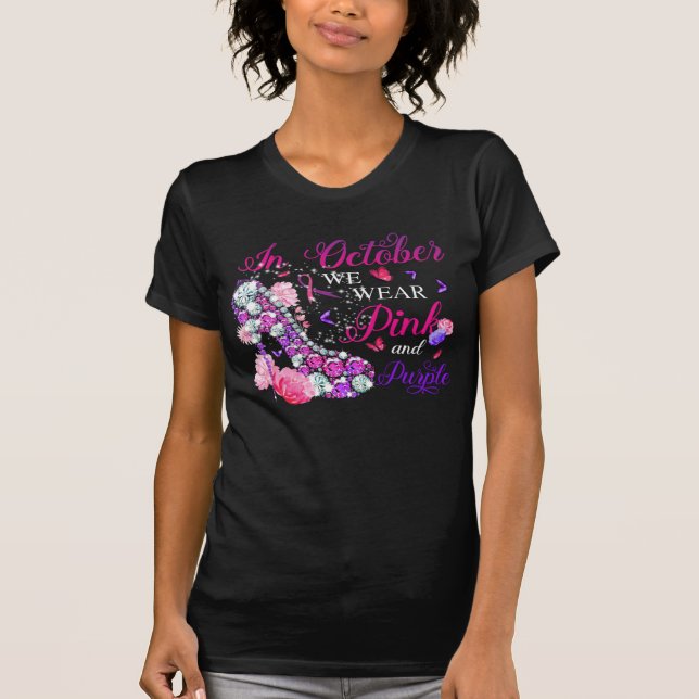 Camiseta In October we wear pink and purple breast cancer  (Frente)