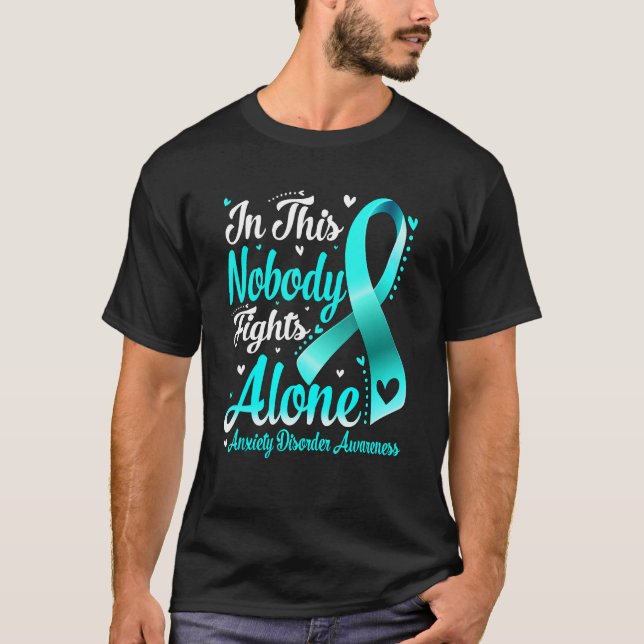 Camiseta In This Family Nobody Fight Alone Anxiety Disorder (Frente)