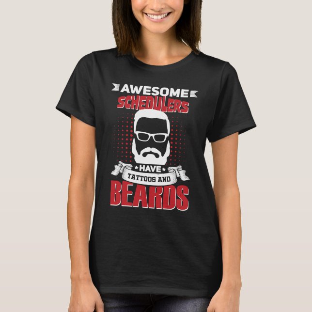 Camiseta Incríveis Agendadores Trabalho Colega Tatuagem Bar (Frente)