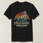 Camiseta Incrível desde 2005 Retro Dinossaur 17º Aniversári<br><div class="desc">Um design de dinossauro retrô antigo que diz Incrível desde 2005,  por um filho de 17 anos,  irmão,  sobrinho,  primo,  neto,  garotos,  fazendo 17 anos e foi nascer em 2005.</div>