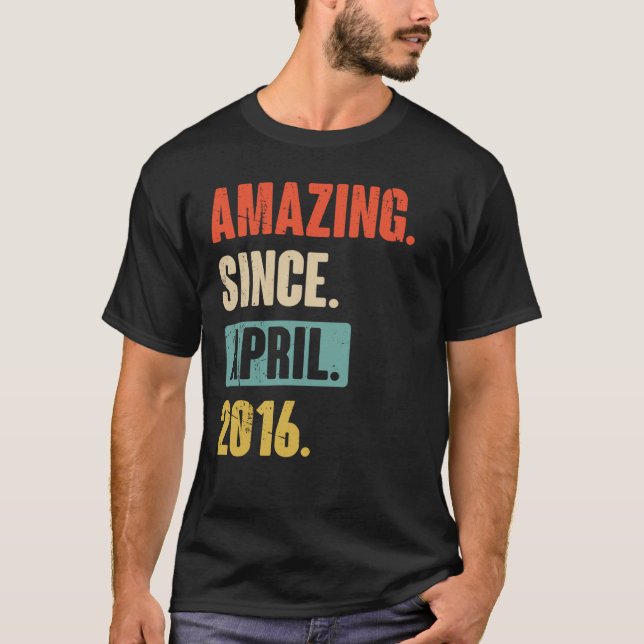 Camiseta Incrível desde abril de 2016, 7 de aniversário (Frente)