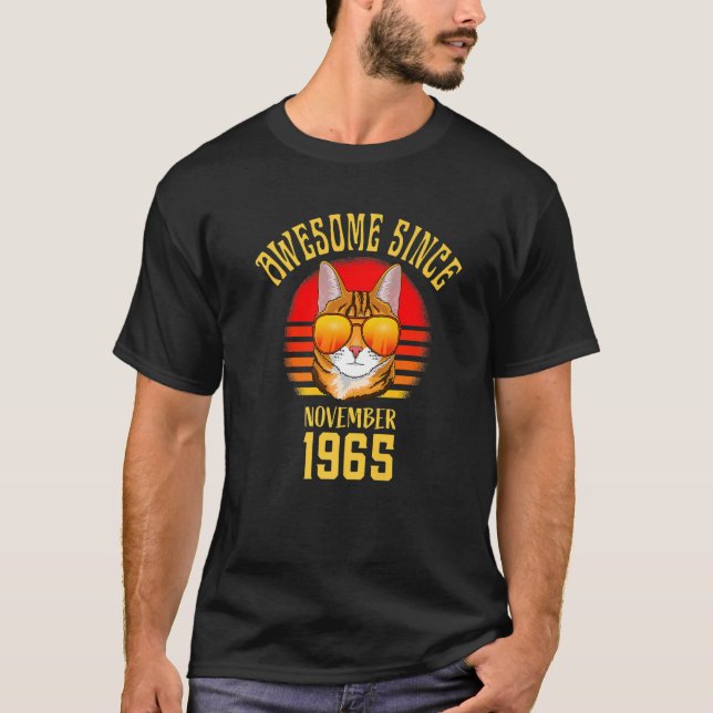 Camiseta Incrível desde novembro de 1965, 57º Aniversário C (Frente)