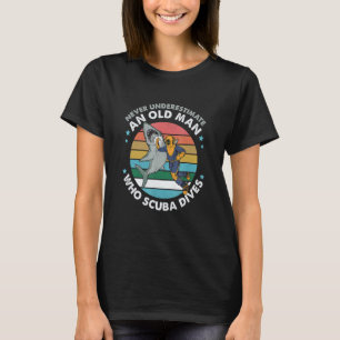 Camiseta Incrível Nunca Subestime Um Homem Velho Que Pratic