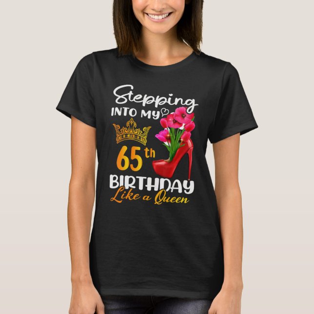 Camiseta Indo Ao Meu 65º Aniversário Como Uma Rainha Por 65 (Frente)