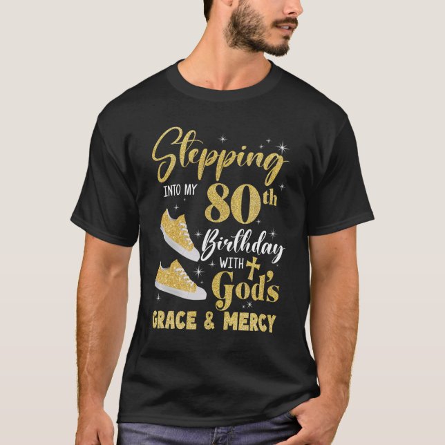 Camiseta Indo Ao Meu Aniversário 80 Com Deuses Grace E (Frente)