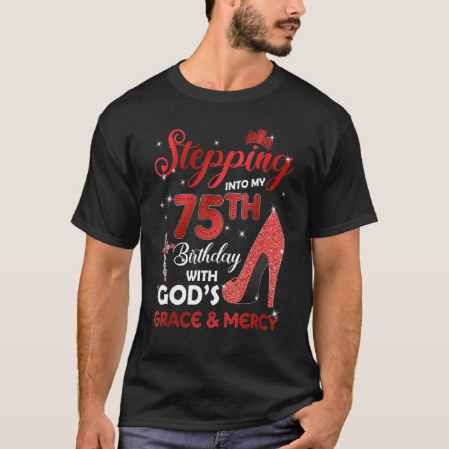 Camiseta Indo para o meu 75º aniversário com GODS Grace & M (Frente)