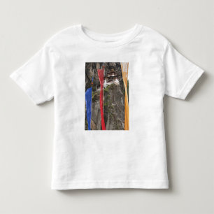 Camiseta Infantil Bandeiras de oração pendem perto de Taktshang