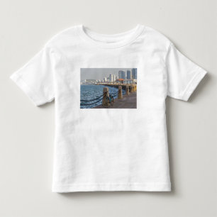 Camiseta Infantil Bicicleta na orla com a silhueta da cidade de Yant