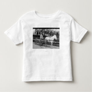 Camiseta Infantil Cavalo que puxa a fotografia do vagão da entrega