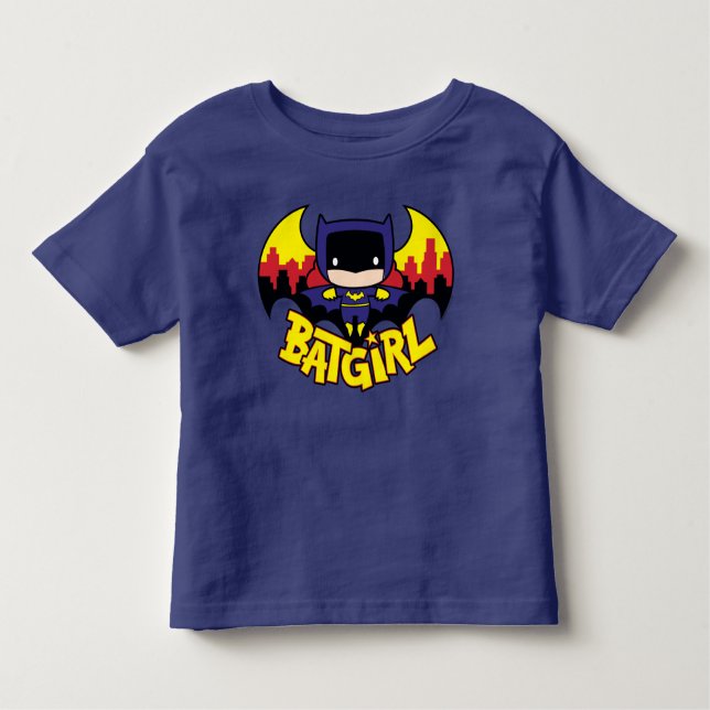 Camiseta Infantil Chibi Batgirl Com Skyline & Logo Gotham (Frente)