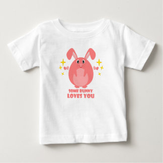 Camiseta infantil com um coelho fofo