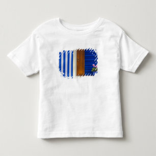 Camiseta Infantil Contraste de design colorido na residência