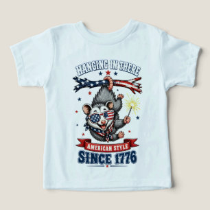 Camiseta Infantil de Opossum Pendurado para 4 de J