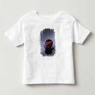 Camiseta Infantil Incenso ardente sobre a bacia de pétalas