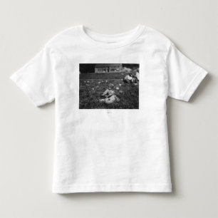Camiseta Infantil Jovem Menina Escolhendo Airelas Fotografia