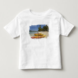 Camiseta Infantil Kayaks na praia, estância de Plantation Island