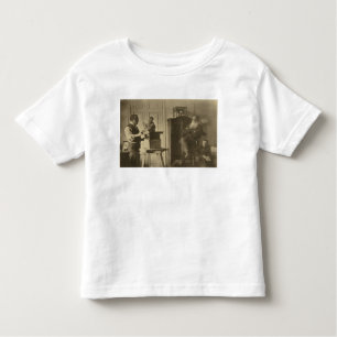 Camiseta Infantil Léon Tolstói e o príncipe Paolo do escultor
