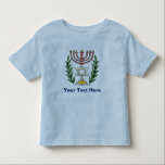 Camiseta Infantil Magen Persa David Menorah<br><div class="desc">Esta imagem foi adaptada de um antigo azulejo judeu persa e apresenta uma menorah com um Magen David (Estrela de David) enquadrado por ramos de oliveira. As imperfeições da imagem original pintada à mão foram preservadas.</div>