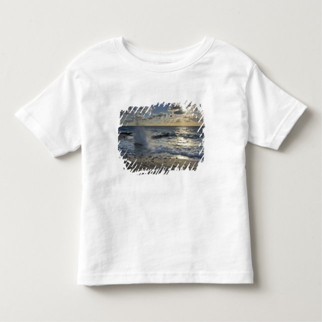 Camiseta Infantil Mar Caribe, Ilhas Cayman.  Ondas em queda (Frente)