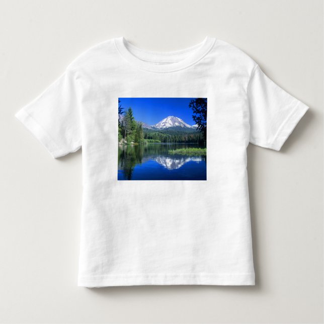 Camiseta Infantil O Monte Lassen sobe acima do Lago Manzanita (Frente)