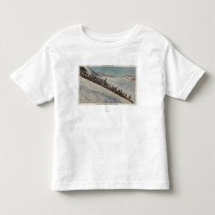 Camiseta Infantil O Monte Rainier, WA - linha de pessoas que