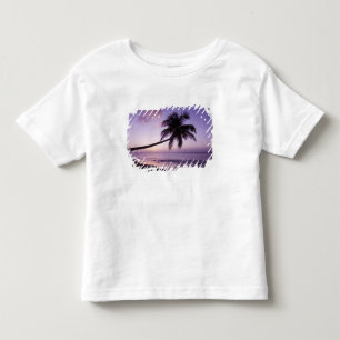Camiseta Infantil Palmeira solitária ao pôr do sol, praia de Coconut