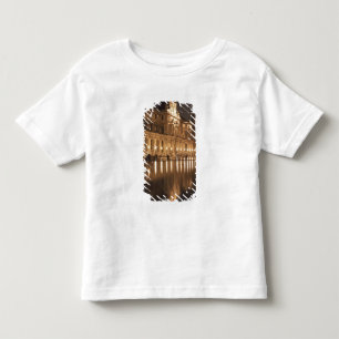 Camiseta Infantil Refletindo piscinas no Louvre, Paris, França