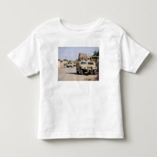 Camiseta Infantil Segurança da conduta de Humvee durante uma